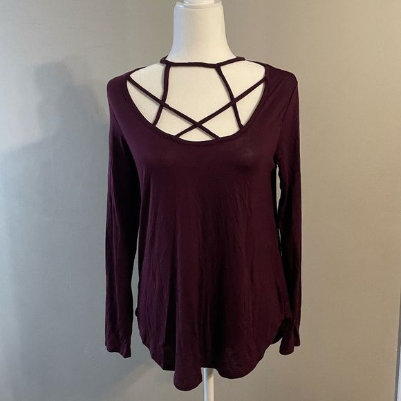 🆕 Maroon Top w/Strappy Neck Design - Picture 2 of 8